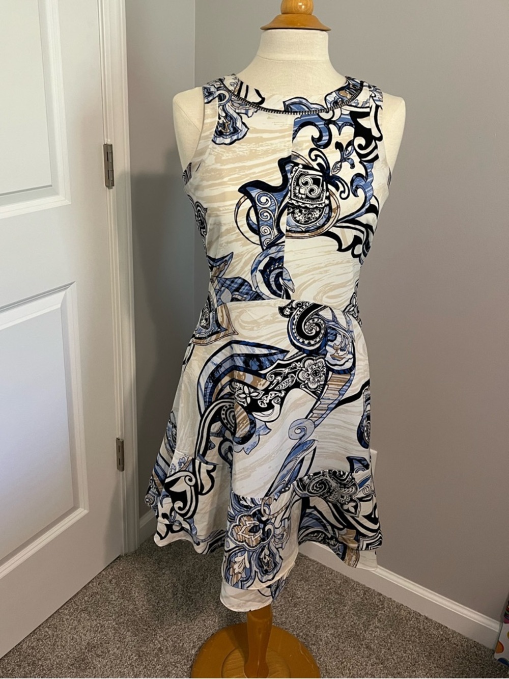 WHBM Cream/Blue/Black Print Sleeveless Fit N Flare Dress Sz 2
